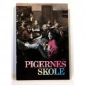 Billede af bogen Pigernes skole. Man gjorde dem til kvinder. Skolepigeliv i Århus. Den sansede dagligdag. Også på pigers vilkår Billede af bogen Pigernes skole. Man gjorde dem til kvinder. Skolepigeliv i Århus. Den sansede dagligdag. Også på pigers vilkår