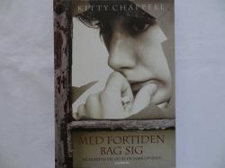 Billede af bogen MED FORTIDEN BAG SIG - En kvindes vej ud af en svær opvækst