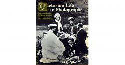 Billede af bogen Victorian Life in Photographs. Introduction by William Sansom. With 181 illustrations