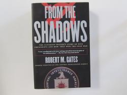 Billede af bogen From the Shadows. The Ultimate Insider's Story of Five Presidents and how They Won The Cold War
