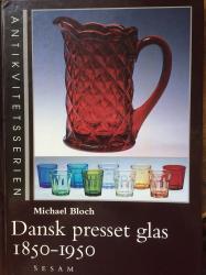 Billede af bogen Dansk presset glas 1850-1950
